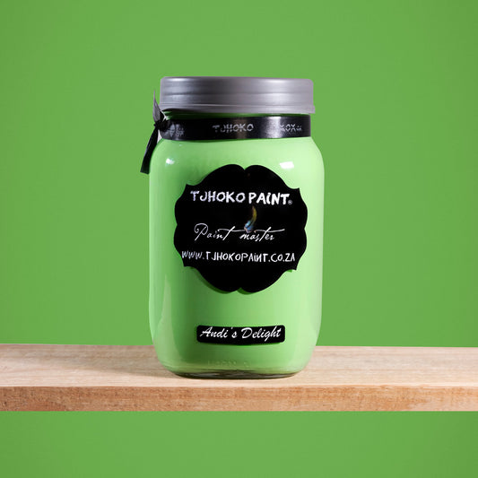 Andi's Delight is a vibrant shade of green, reminiscent of lush meadows and vibrant foliage.