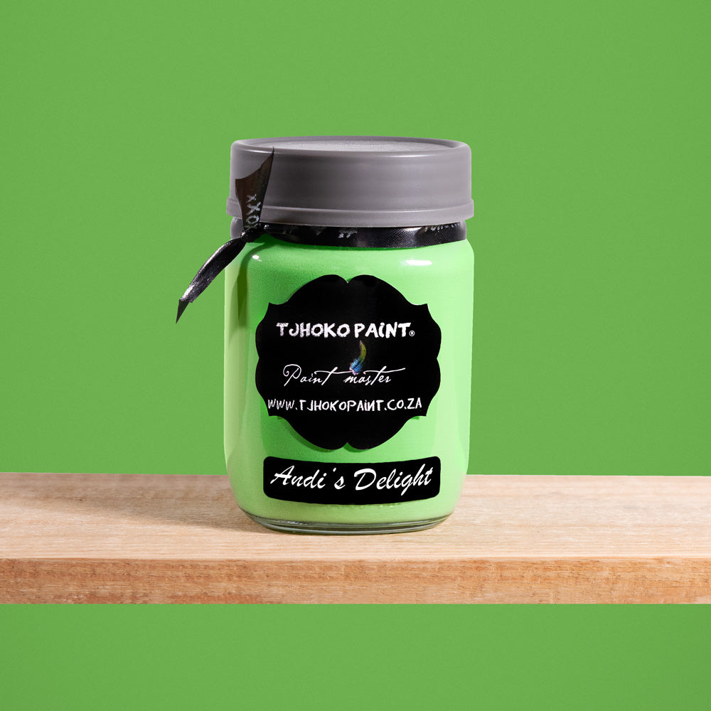 Andi's Delight is a vibrant shade of green, reminiscent of lush meadows and vibrant foliage.