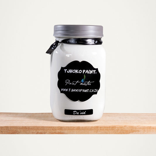 Da'vid is a crisp and clean shade of white with a hint of warmth, like freshly fallen snow under the soft glow of moonlight.