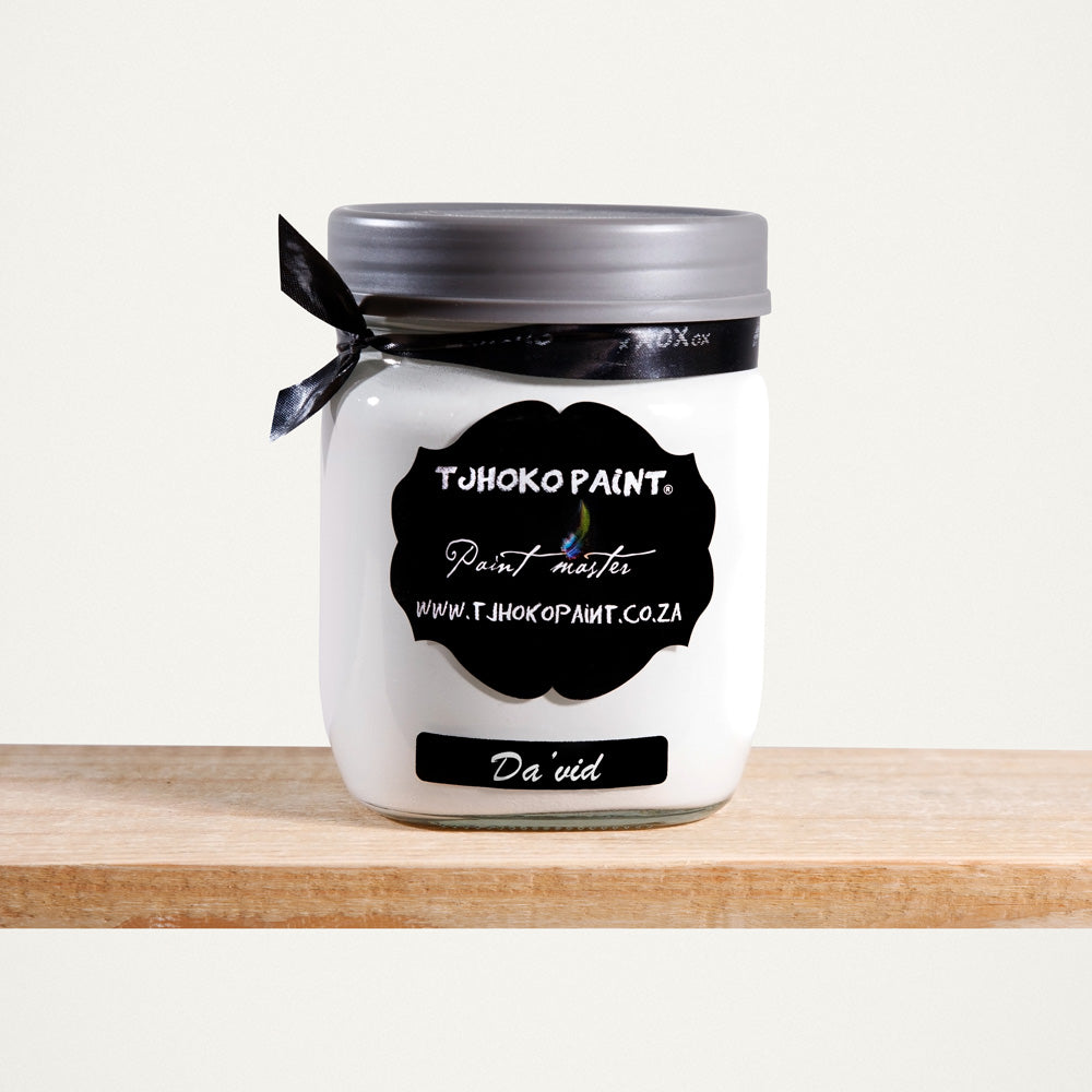 Da'vid is a crisp and clean shade of white with a hint of warmth, like freshly fallen snow under the soft glow of moonlight.