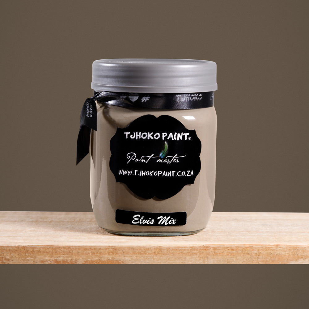 Elvis Mix is a rich, earthy shade of brown reminiscent of dark espresso.