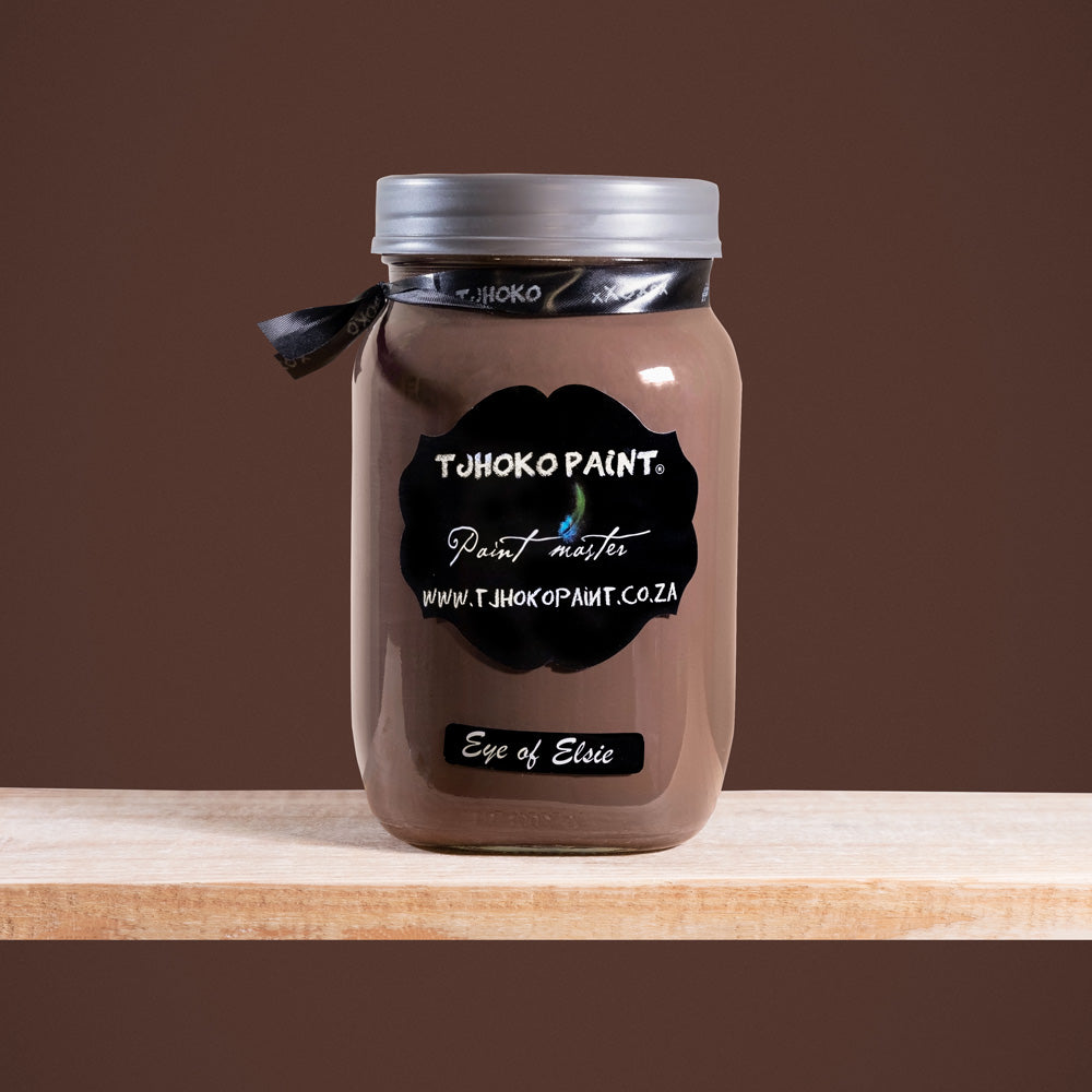 Eye of Elsie is a deep, mysterious shade of brown reminiscent of rich brown.