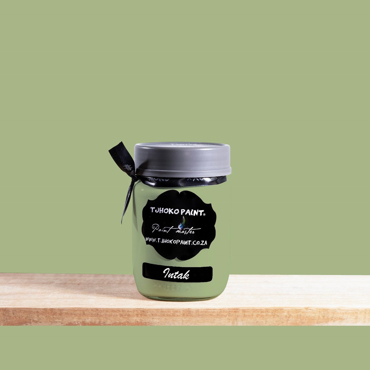 A soft, calming green that draws its inspiration from nature’s quiet beauty