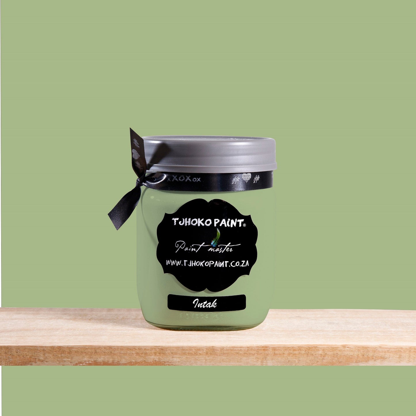 A soft, calming green that draws its inspiration from nature’s quiet beauty