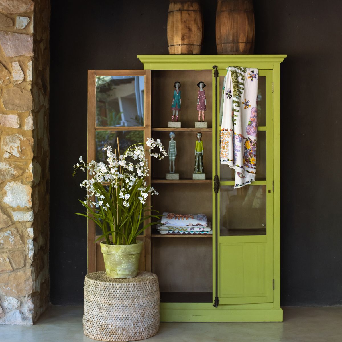 Asgat is a lively chartreuse green, reminiscent of sun-drenched landscapes.