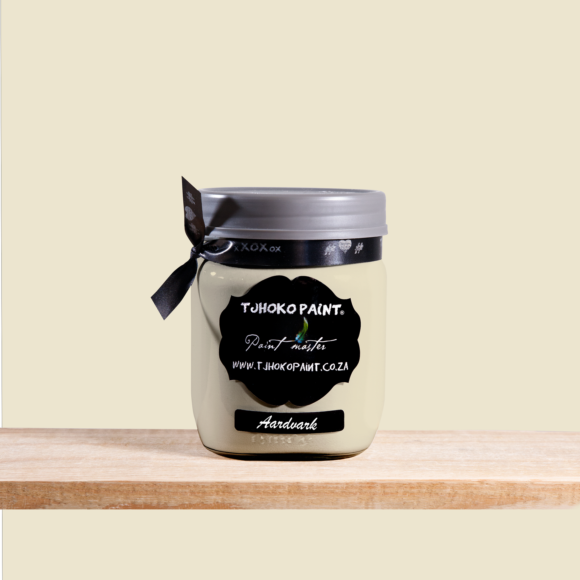 A soft neutral shade combines warmth and subtlety