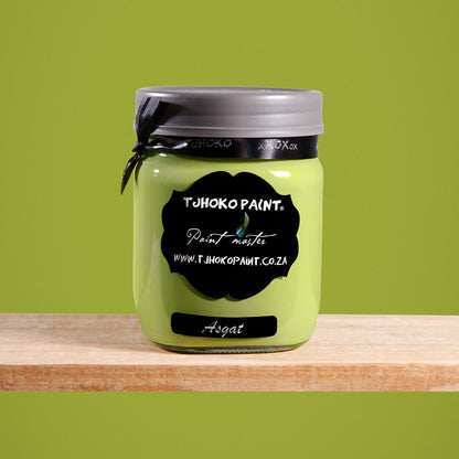 Asgat is a lively chartreuse green, reminiscent of sun-drenched landscapes.