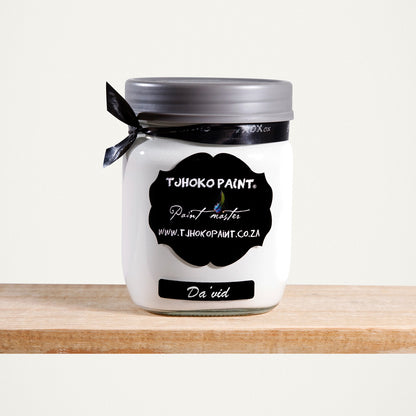 Da'vid is a crisp and clean shade of white with a hint of warmth, like freshly fallen snow under the soft glow of moonlight.