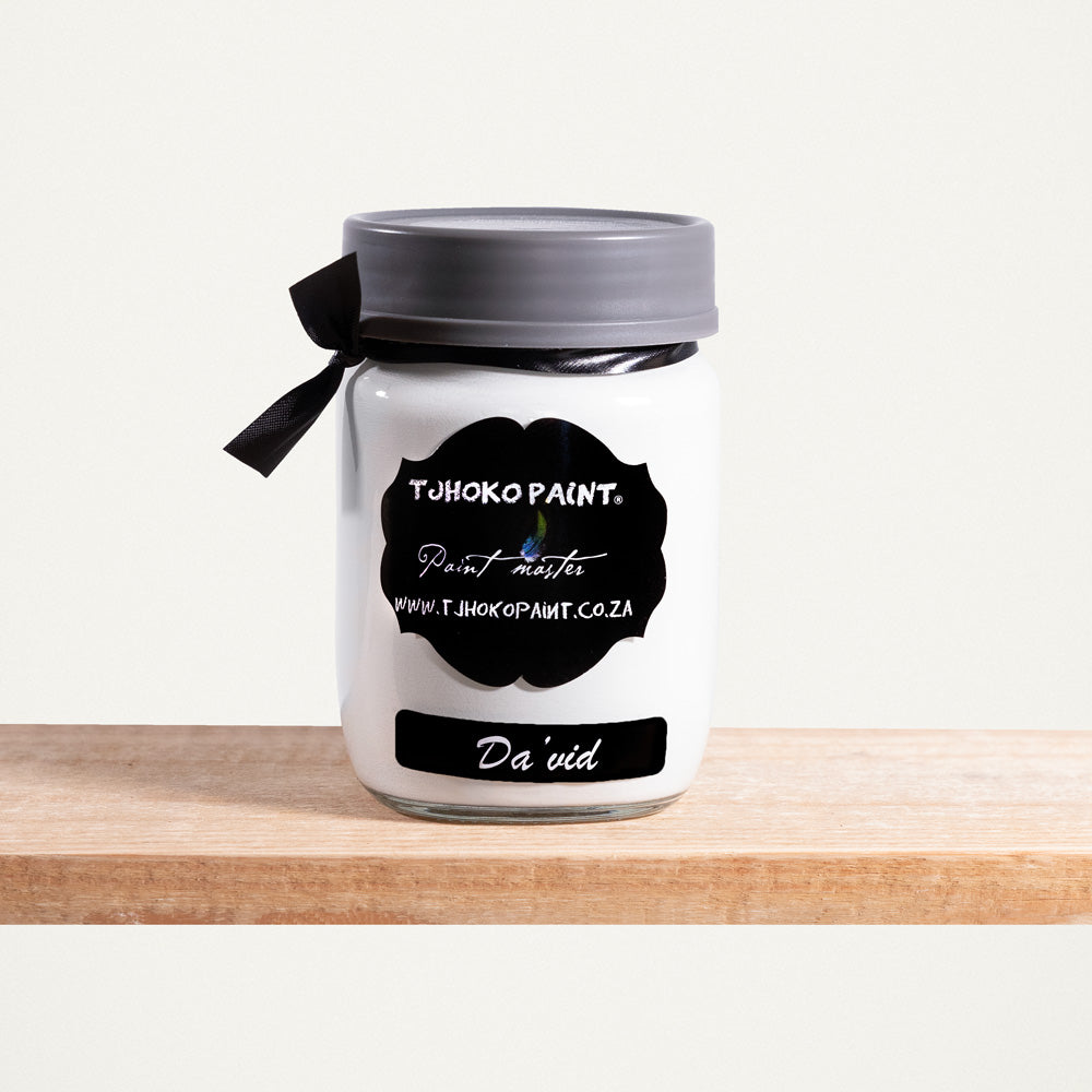 Da'vid is a crisp and clean shade of white with a hint of warmth, like freshly fallen snow under the soft glow of moonlight.