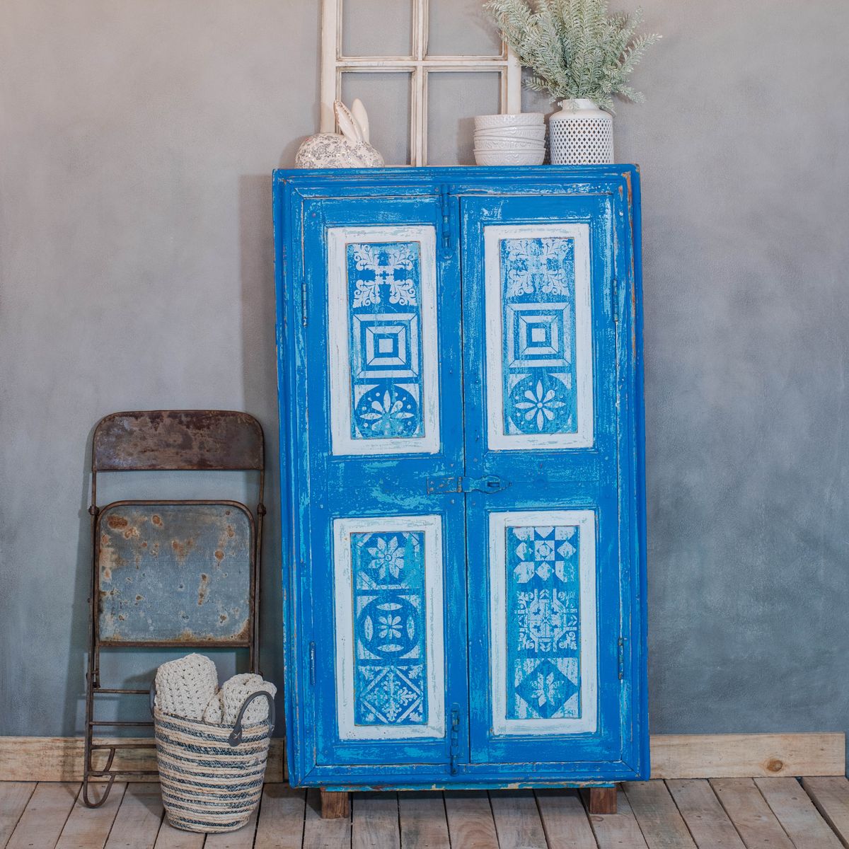 Bob's Blue is a rich, vibrant shade of blue reminiscent of sapphire gemstones.